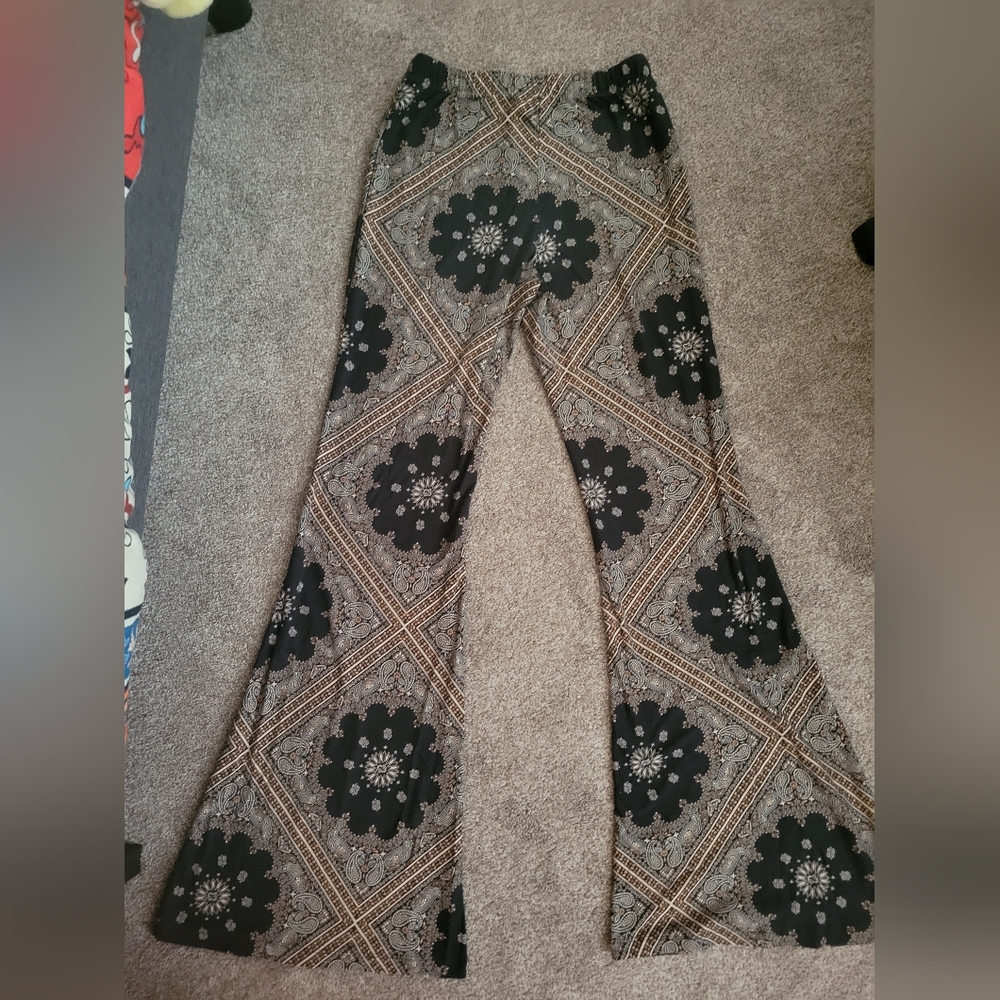 Pattern flares - Picture 2 of 3